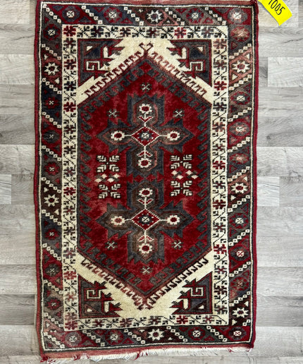 2'5"x3'10" Handmade Persian Rug