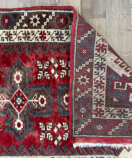 2'5"x3'10" Handmade Persian Rug